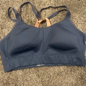 Under Armour sports bra size medium